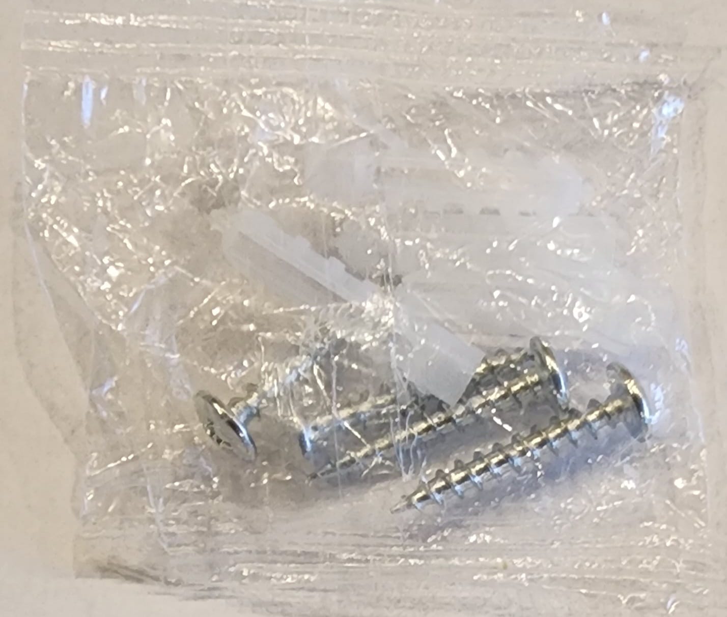 Dübel Plastik 5mm + Vida (4 Dübel + 4 Vida)