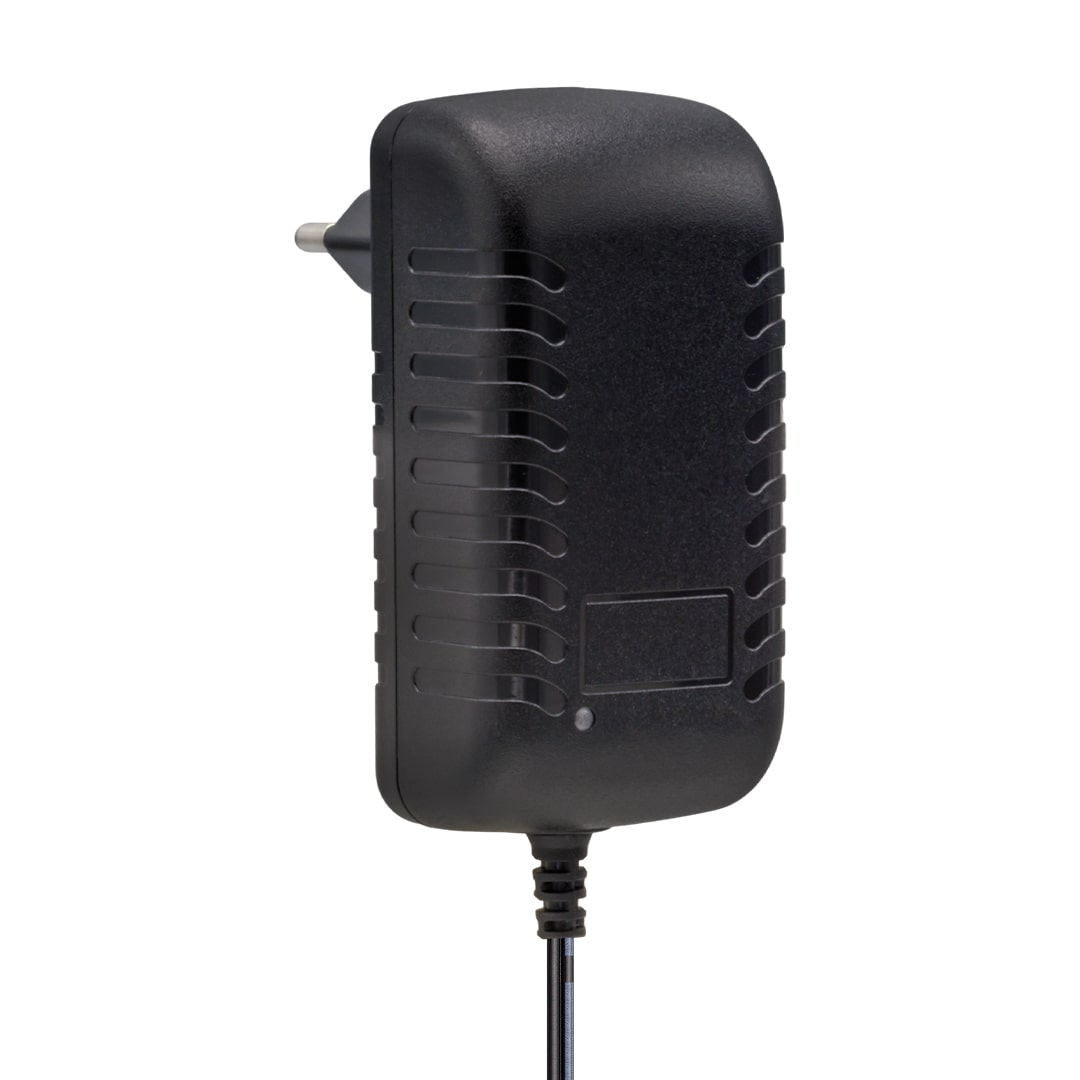 WEKO 12.6 Volt- 2 Amper 5.5*2.5 Uçlu Kırmızı Yeşil Ledli Yerli Üretim Priz Tipi Şarj Adaptörü