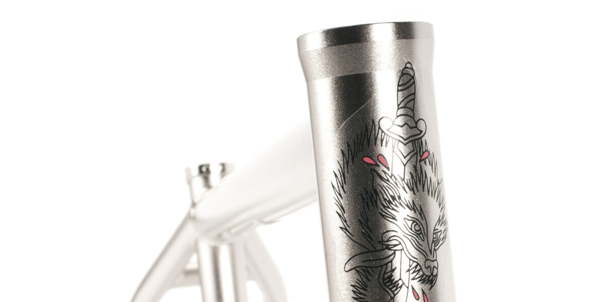 fr_un_16mothership_headtube_de