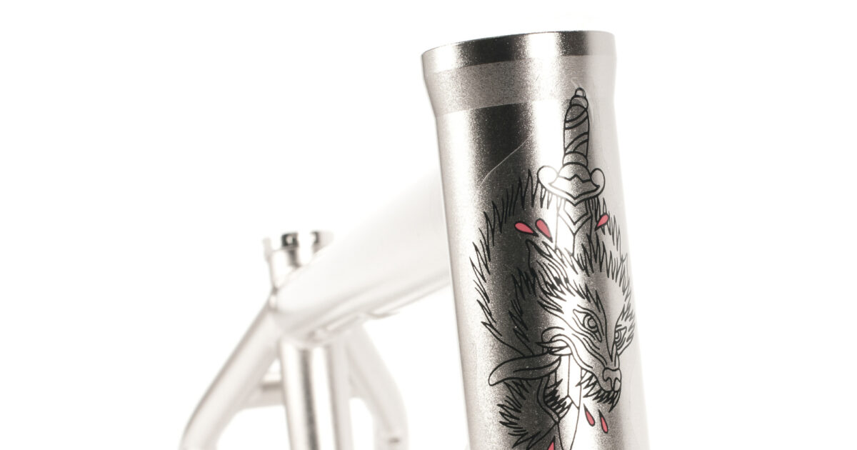 fr_un_16mothership_headtube_de