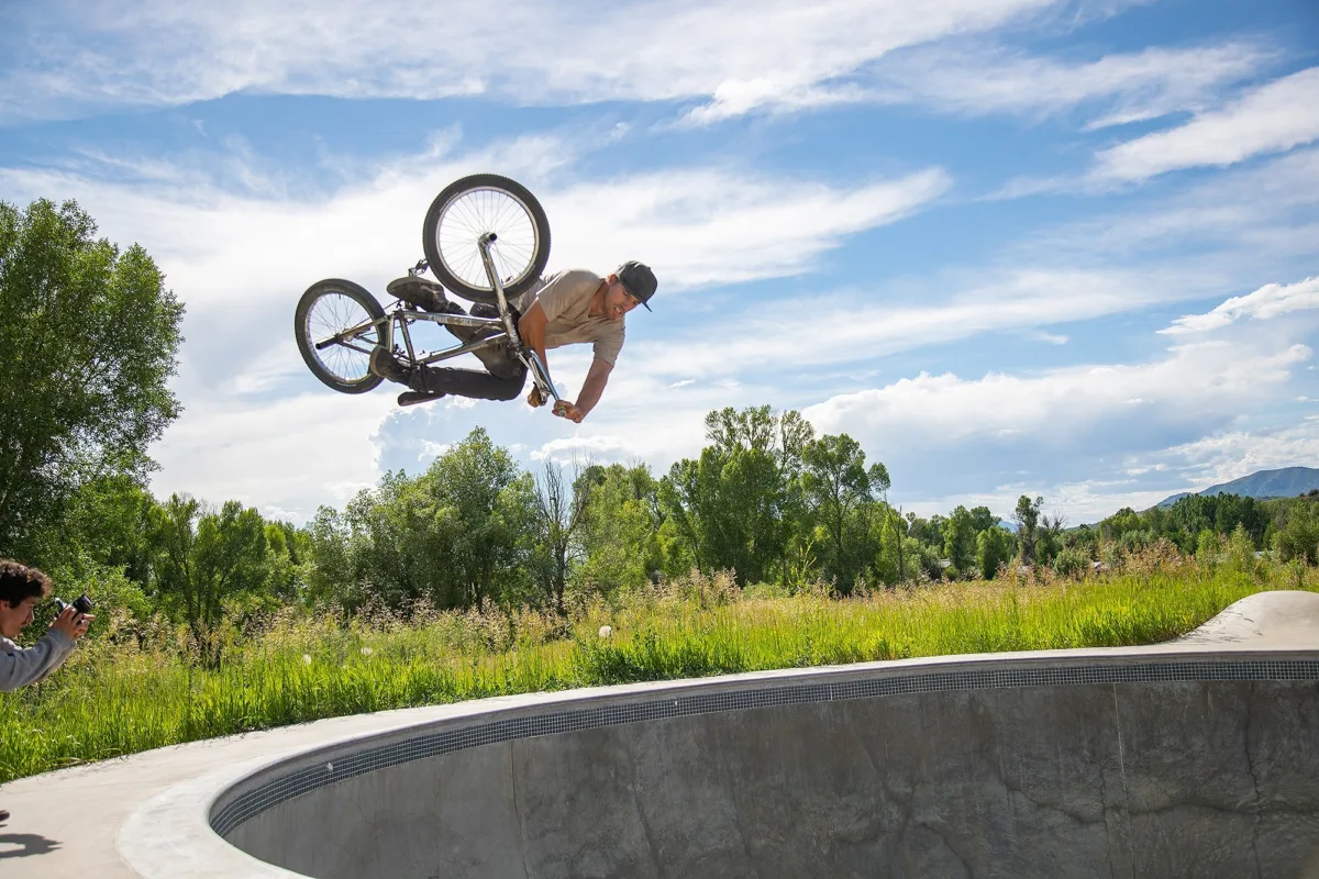 PUSHER MOUNTAIN TRIP Mat Invert