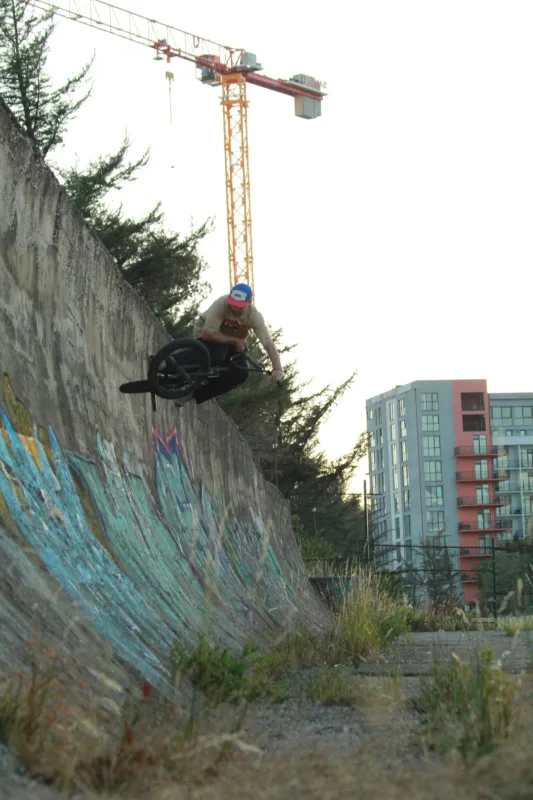 19 Table on sharp slide quarterpipe from Volodya