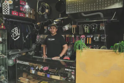 The Curb Vtc 22 Shahrul Reezwan Shop Owner