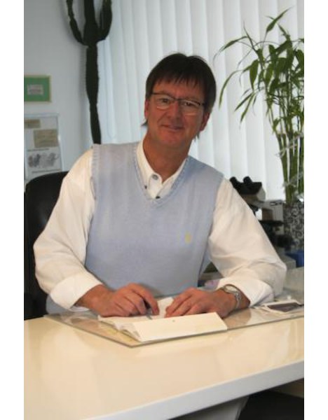 Dr. med. Reinhold Bastians