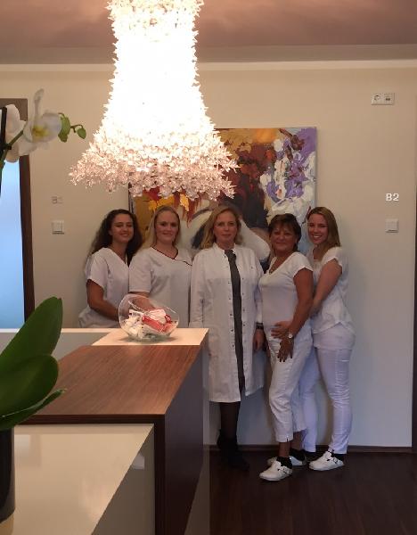 Frau Dr. medic. Stom. Emma Miasnikov - Zahnarztpraxis DENTALIA