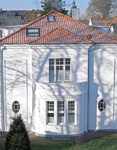 Dr. med. Eckhard Rhades