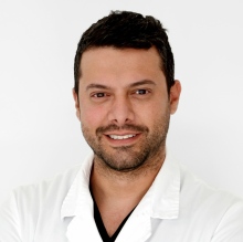 Ampliar imagem: Dr. Carlos Trestini, Dentista Olhão
