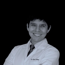 Ampliar imagem: Fabio Linares, Dentista Beja