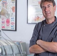 Acercar imagen: Javier García Adánez, Dentista Oviedo