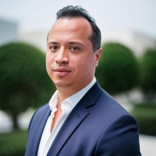 Acercar imagen: Joffre Lara Andrade, Cirujano plástico Madrid