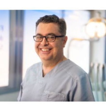 Acercar imagen: Roberto Sánchez Ledesma, Dentista Madrid