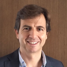 Acercar imagen: Fernando Fernández Caliz, Dentista Madrid