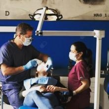 Acercar imagen: Felipe Isaacs Henao, Dentista Barcelona