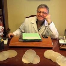 Acercar imagen: Miguel Saldaña Fernandez, Cirujano plástico Sevilla