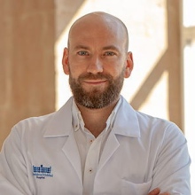 Acercar imagen: Javier Cañueto Álvarez, Dermatólogo Salamanca