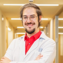 Acercar imagen: Alberto García Garrido, Dentista Madrid