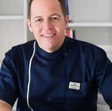 Acercar imagen: Pablo González Esmorís, Dentista A Coruña