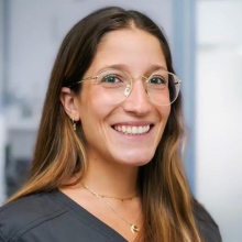 Acercar imagen: Carmen González Medina, Dentista Sevilla