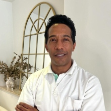 Acercar imagen: Hector Luis Álvarez Valdés, Fisioterapeuta Marbella