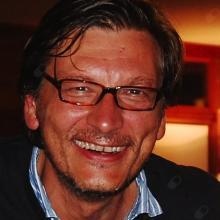 Acercar imagen: Esteban Scola Pliego, Otorrino Madrid