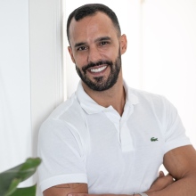 Acercar imagen: Juan Tavares, Médico estético Barcelona