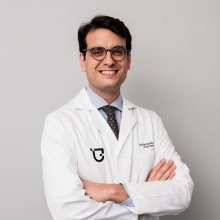 Acercar imagen: Fernando Iglesias Martín, Cirujano oral y maxilofacial Sevilla