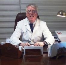 Acercar imagen: Jesús Andrés Suero González, Oftalmólogo Pola de Siero