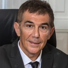 Acercar imagen: Julio Puig, Cirujano plástico Valencia