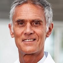 Acercar imagen: José Luís Güell, Oftalmólogo Barcelona