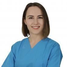Resmi büyüt: Nil Yakar, Periodontoloji İzmir
