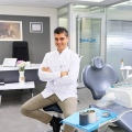 Gürkan Zeybek, Diş Hekimi İzmir