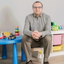 Resmi büyüt: Özhan Yalçın, Çocuk ve Ergen Psikiyatrisi Antalya