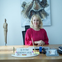 Resmi büyüt: Emel Yurdakul Sıkar, Plastik Rekonstrüktif Ve Estetik Cerrahi İstanbul