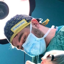 Resmi büyüt: Süleyman Çakmak, Plastik Rekonstrüktif Ve Estetik Cerrahi İzmir