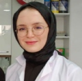 Zeynep Sarı, Diş Hekimi Uşak