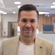 Resmi büyüt: Mustafa Koray Balcı, Kulak Burun Boğaz Bayraklı