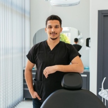 Resmi büyüt: Oğuzhan Ulaş, Diş Hekimi Antalya