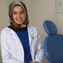 Resmi büyüt: Malike Aslan Kehribar, Periodontoloji Trabzon