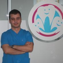 Resmi büyüt: Fikri Onur Alpak, Diş Hekimi Karabağlar