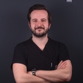 Ömer Faruk Yılmaz, Diş Hekimi İstanbul