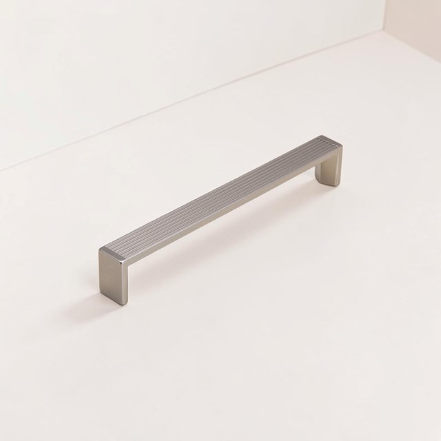 Bergamo Polished Chrome Traditional Handle | Traditional Handles