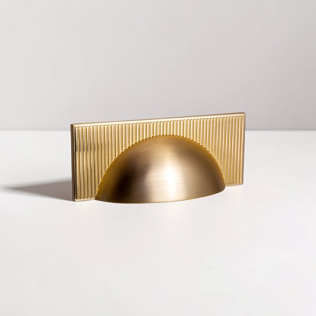 Perugia Shell Ribbed Satin Brass Traditional Handle | Traditional Handles