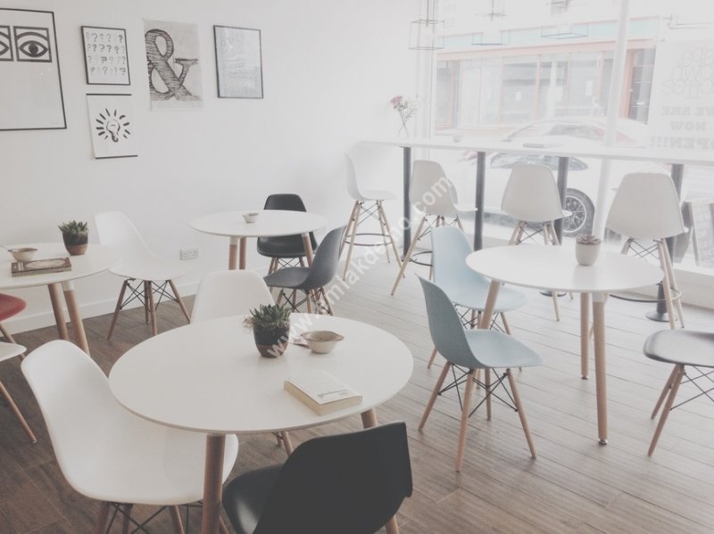 İzmir Foça'da Kiralık İşyeri-Ofis