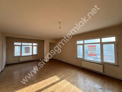 SİVAS GMT EMLAK'TAN ŞEHİR MERKEZİ FIRSAT KELEPİR UYGUN 2+1 DAİRE