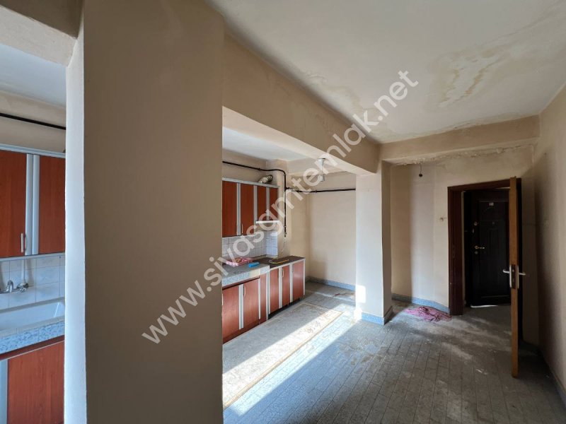 SİVAS GMT EMLAK'TAN ŞEHİR MERKEZİ FIRSAT KELEPİR UYGUN 2+1 DAİRE
