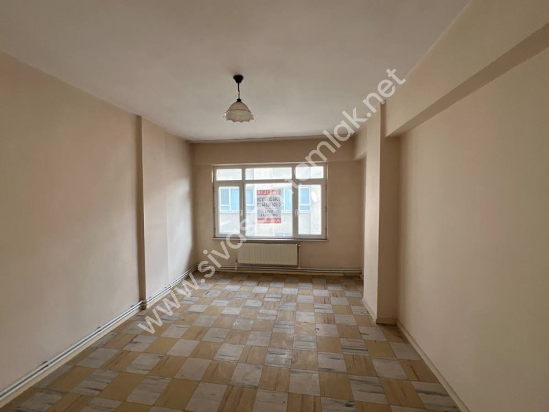 SİVAS GMT EMLAK'TAN ŞEHİR MERKEZİ FIRSAT KELEPİR UYGUN 2+1 DAİRE