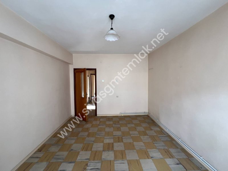 SİVAS GMT EMLAK'TAN ŞEHİR MERKEZİ FIRSAT KELEPİR UYGUN 2+1 DAİRE
