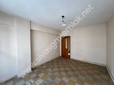 SİVAS GMT EMLAK'TAN ŞEHİR MERKEZİ FIRSAT KELEPİR UYGUN 2+1 DAİRE