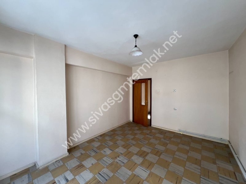 SİVAS GMT EMLAK'TAN ŞEHİR MERKEZİ FIRSAT KELEPİR UYGUN 2+1 DAİRE
