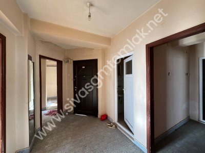 SİVAS GMT EMLAK'TAN ŞEHİR MERKEZİ FIRSAT KELEPİR UYGUN 2+1 DAİRE